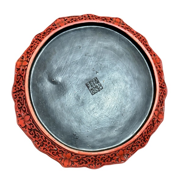 Antique Chinese Hand Carved Cinnabar Lacquer Scalloped Plate - Picture 10 of 11